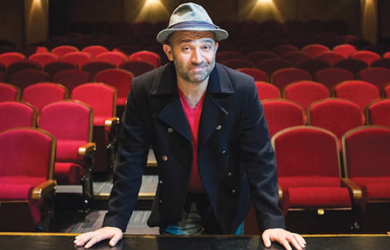 Şevket Çoruh'un Baba Sahne'sine yıldırım düştü