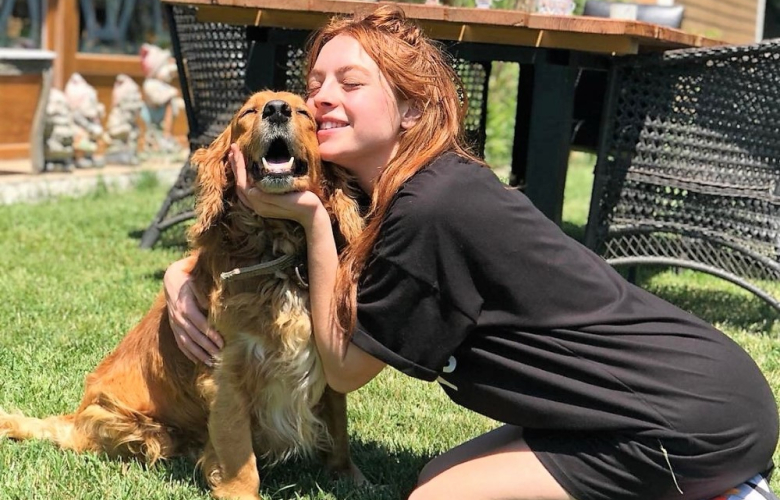 MELİS SEZEN Bakın kim için ücret almadan kamera önüne geçti?