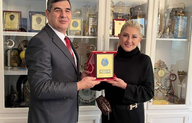 Kostümlerinin gelirini Mehmetçik Vakfı'na bağışlamıştı. Muazzez Ersoy'a Mehmetçik Vakfı'ndan teşekkür geldi