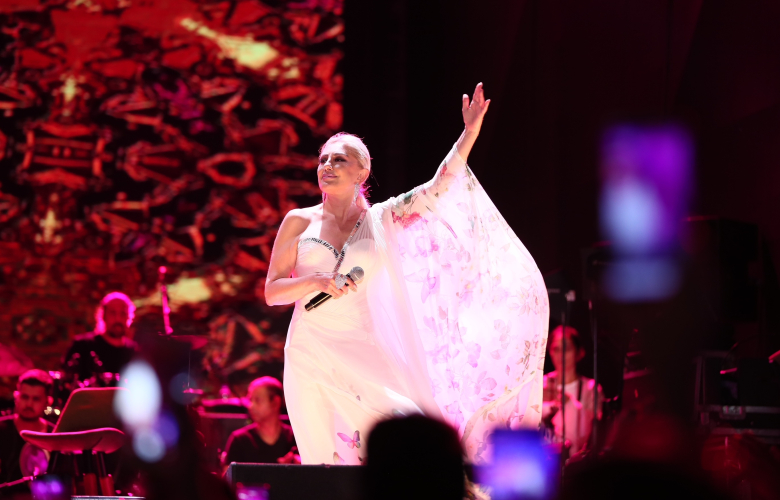 Muazzez Ersoy bayram konserinde: Her sesin taklidi var benimki daha çıkmadı