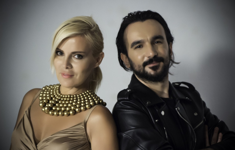 Ayakkabısını "başına" geçirdi, Ajda Pekkan şarkısına, Tarkan'ın gözdesiyle klip çekti... 