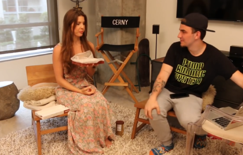 Türk Youtuber Berkcan Güven, Amanda Cerny'ye çekme helva yedirdi!