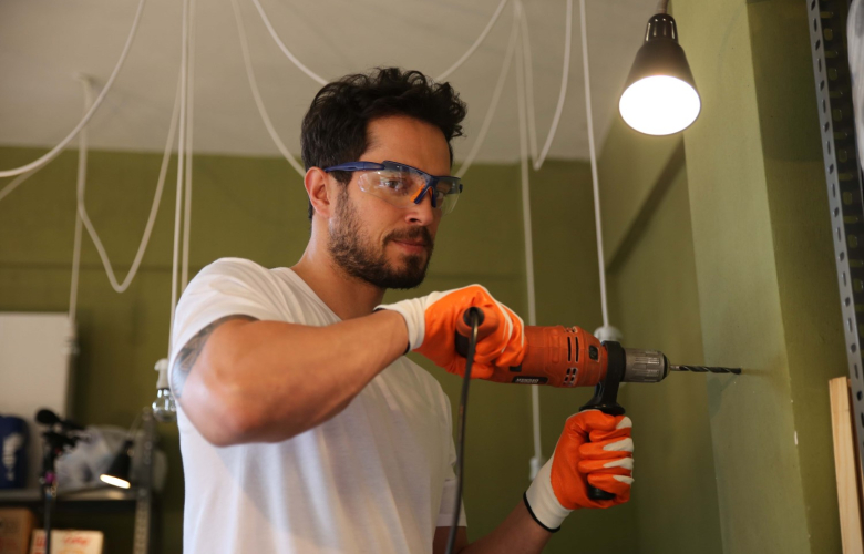 En yakışıklı tamirci: Murat Boz