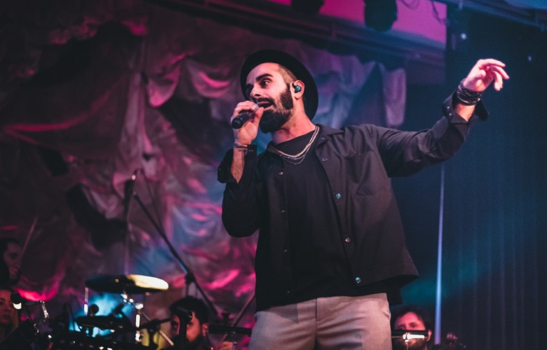 Gökhan Türkmen Akustik Konseri İzmir'i büyüledi