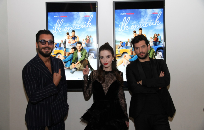 Başrollerini Murat Yıldırım ve Özge Gürel'in paylaştığı "İlk Öpücük" filminin Köln çıkarması!