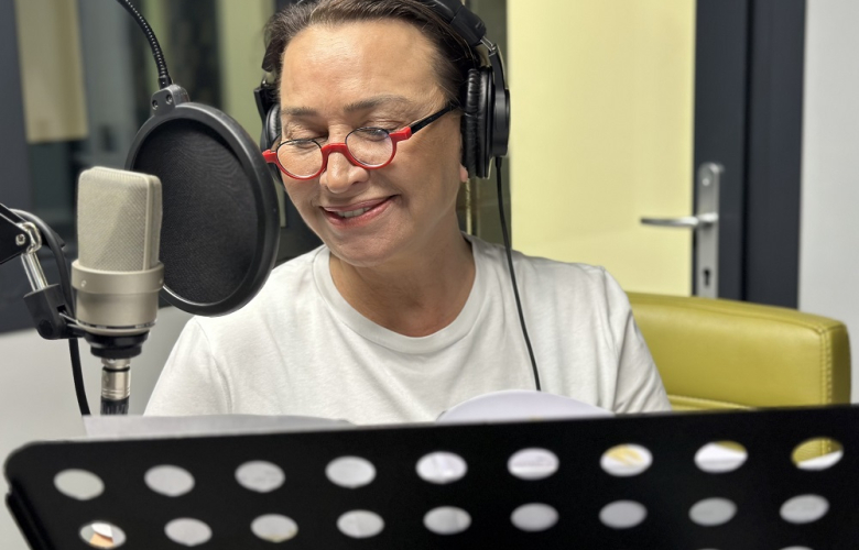 Demet Akbağ’dan Çocuklara Sürpriz