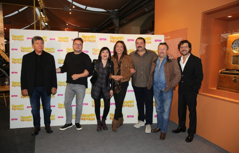 Ata Demirer ve Demet Akbağ'ın yeniden kamera karşısına geçtikleri "Hedefim Sensin"nden ilk görüntüler geldi