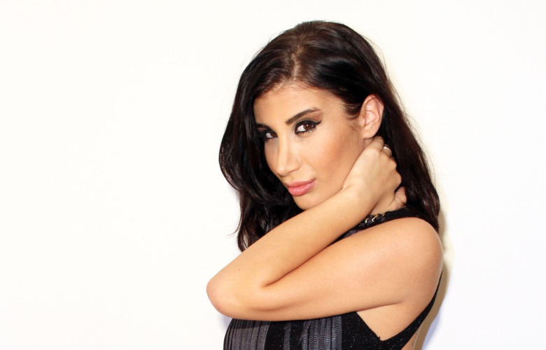 İrem Derici, estetik ameliyat olmak için ameliyat masasına yattı!