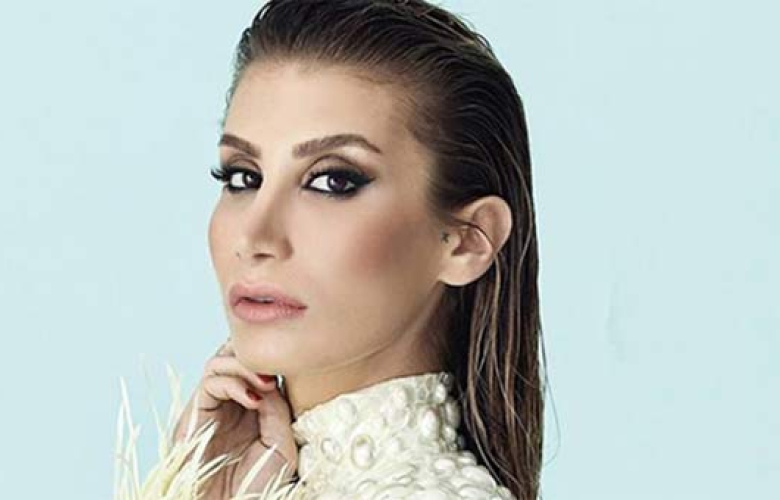 İrem Derici, Victoria Beckham'ı taklit etti 