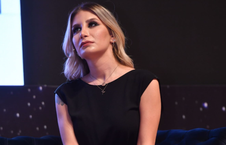 Ankara Marka Festivali'nde İrem Derici panele halay çekerek girdi