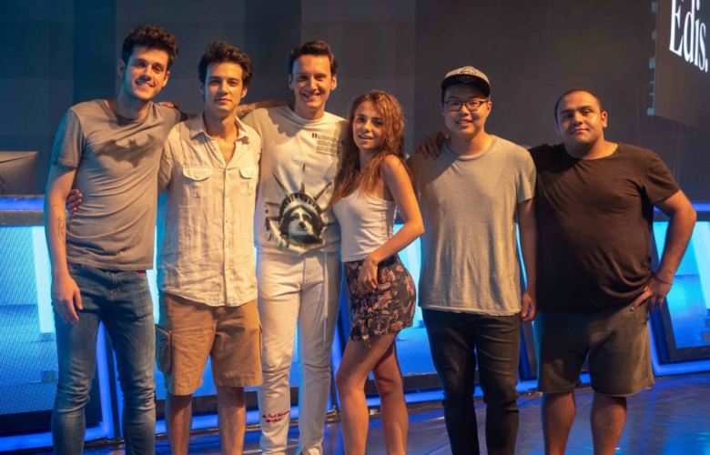 Bilgisayar oyunu League of Legends’ın Türkiye’deki büyük turnuvasına hazırlanan beş gencin hikayesinin anlatıldığı ‘İyi Oyun’ filmine sevilen popçu Edis, konuk oyuncu olarak katıldı. 