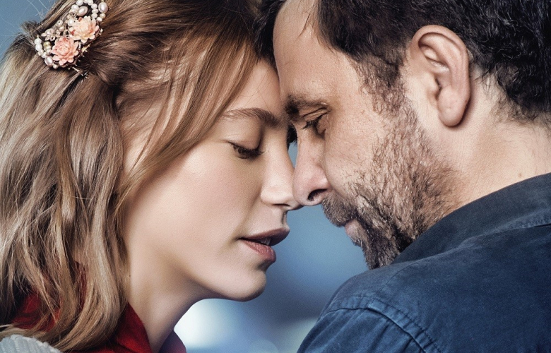 Serenay Sarıkaya ve Nejat İşler'in filmlerinin afişi hazır.