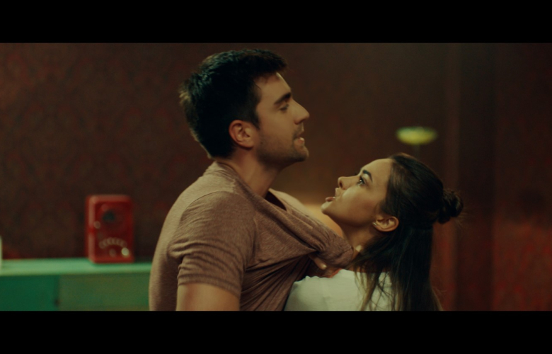 Hande Soral ve Çağlar Ertuğrul'dan gerçeği aratmayan kavga! 