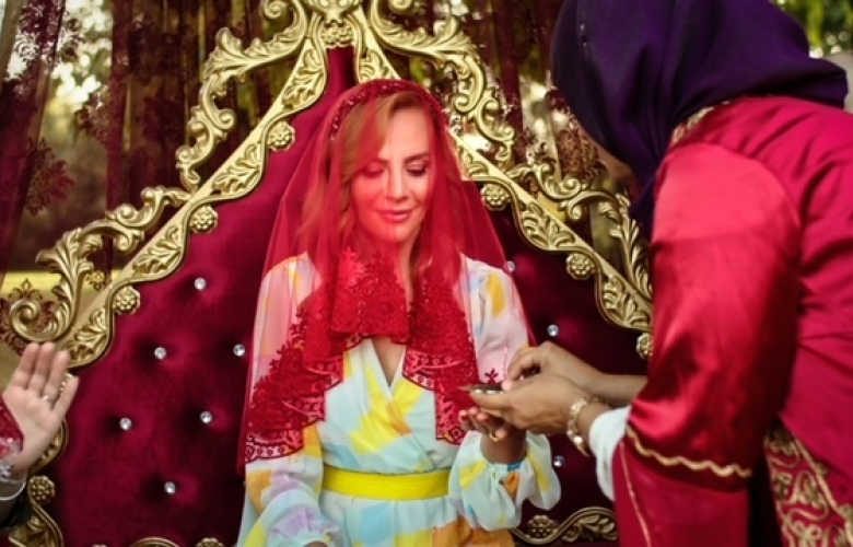 Düğünlerin vazgeçilmez şarkıları geliyor...  Züleyha'dan arşivlik albüm...