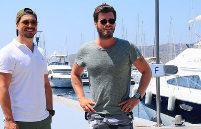 Çağatay Ulusoy ve Kıvanç Tatlıtuğ kolları sıvadı... Üzüm bağı aldılar sıra şarapta!