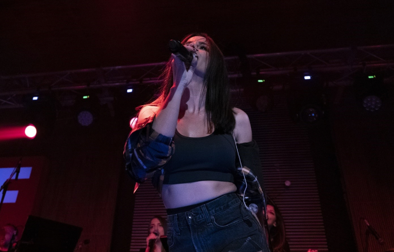 Simge haftasonuna 3 konser sığdırdı