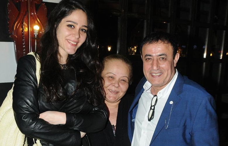 Mahmut Tuncer, kızı Gizem'i basınla tanıştırdı... 