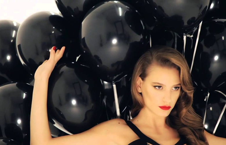 Serenay Sarıkaya başrolde!