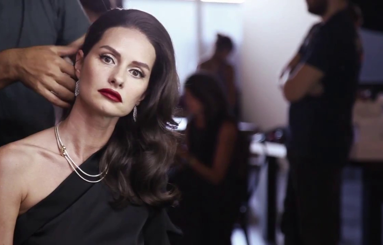 Yasemin Özilhan'dan beğeni toplayan makyajsız poz