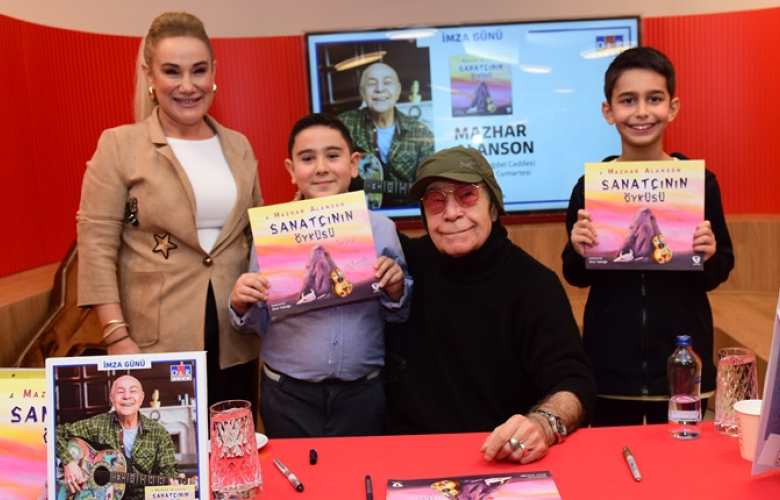 Mazhar Alanson, küçük hayranlarını şarkılarla ağırladı