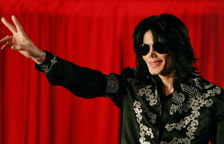 MICHAEL JACKSON KAMERALAR ÖNÜNDEYKEN “SAHTE” MİYDİ?