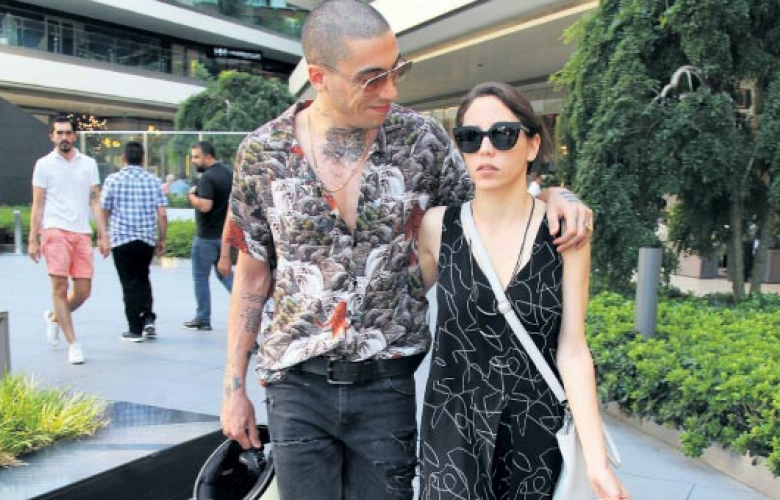 Motosiklet tutkunu aşıklar Can Bonomo ve Öykü Karayel baş başa yemek yedi