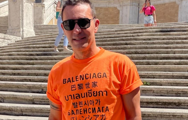 HER ŞEY YALAN ŞARKI GERÇEK!