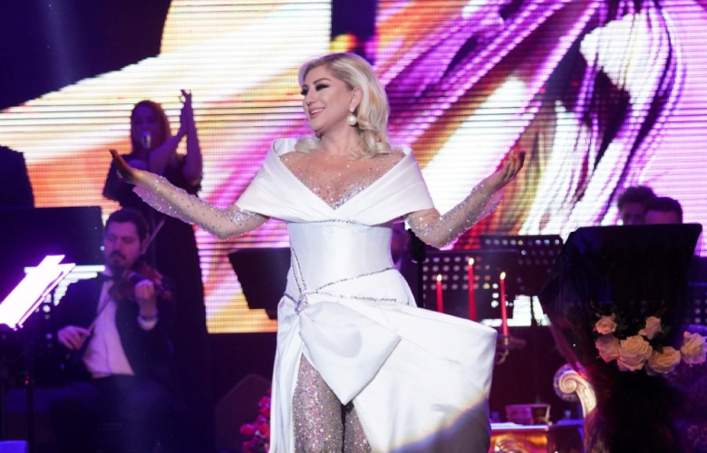 Muazzez Ersoy'dan muhteşem Bostancı konserinde Lady Gaga esprisi: "Lady Gaga beni takip ediyor!"