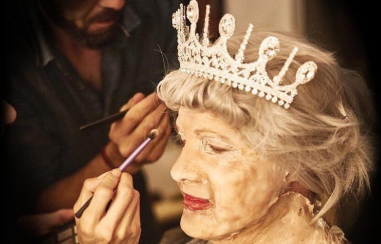 Ozan Doğulu Kraliçe II. Elizabeth’i canlandırdı