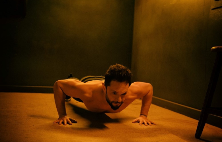 Özgün'den kick box şov!