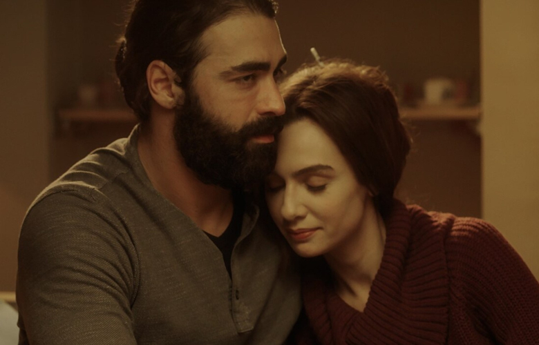 Sarp Levendoğlu eşi Birce Akalay'ı Datça'da bir oyuncuyla aldatmış! 