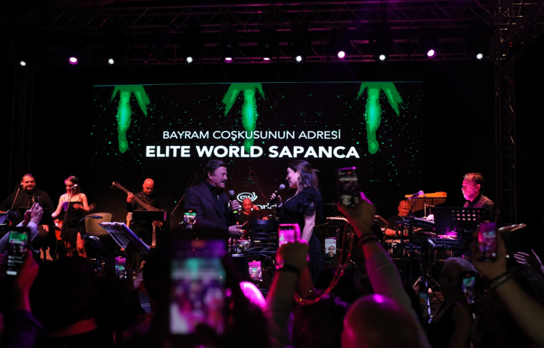 Selami Şahin & Aşkın Nur Yengi. Bayramda sahnede düet yaptılar