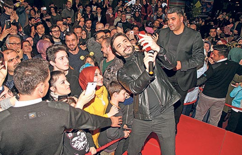 Ahmet Kural ve Murat Cemcir, selfie rekoru kırdı!