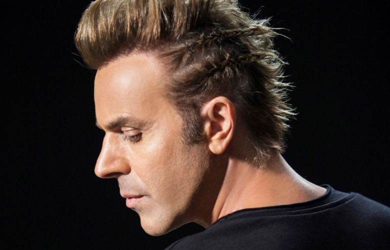 Yeni saç modelini hayranları çok beğendi.