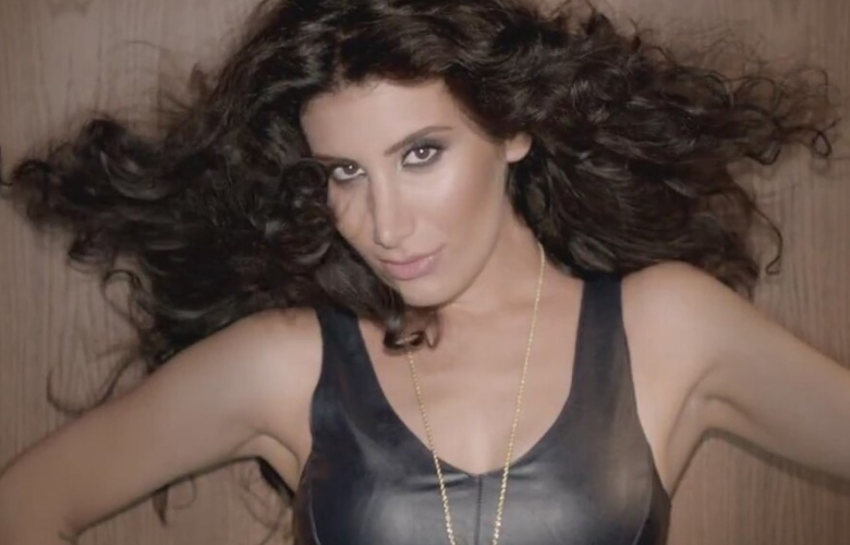 İrem Derici sokakta şarkı söyledi, kimse tanımadı