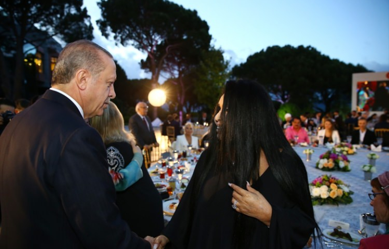 Ünlü isimlerin objektifinden iftar yemeği