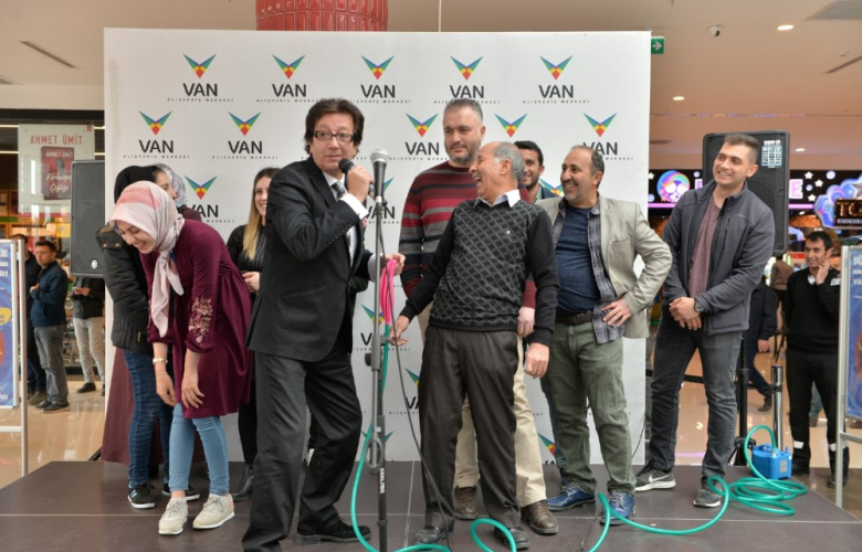 Van'da Süheyl Uygur coşkusu!