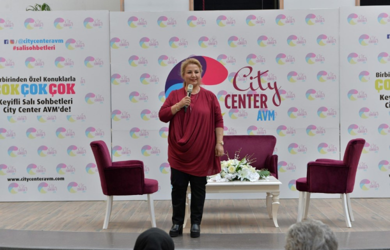 Büyük kaza sahneden havuza düştü!