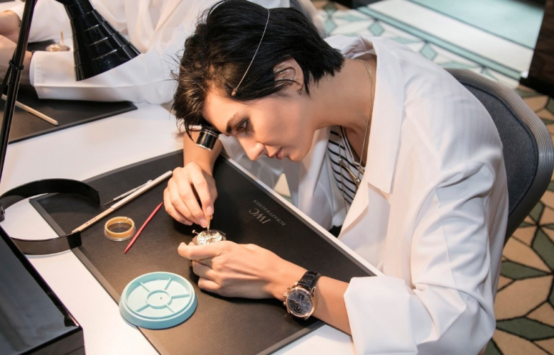 Tuba Büyüküstün saat yapım atölyesinde saat ustası oldu!