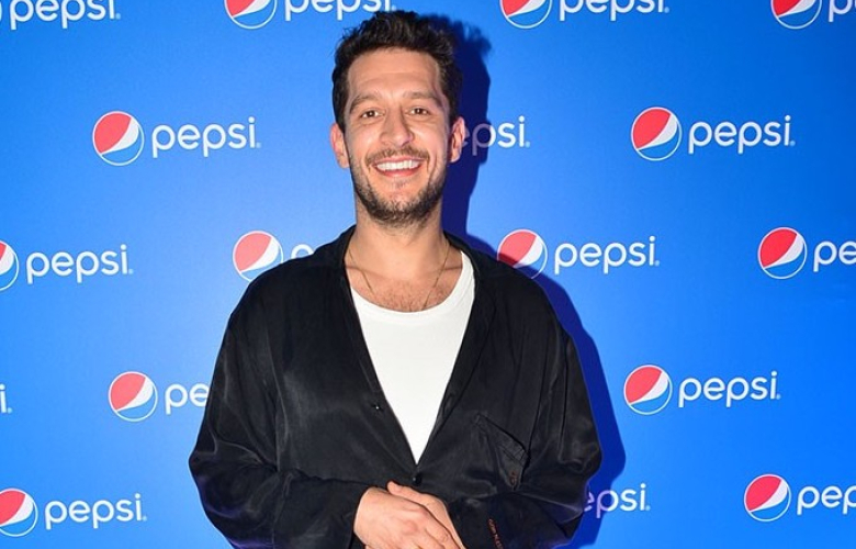 Ev sahibi Uraz Kaygılaroğlu misafirler de ünlüler