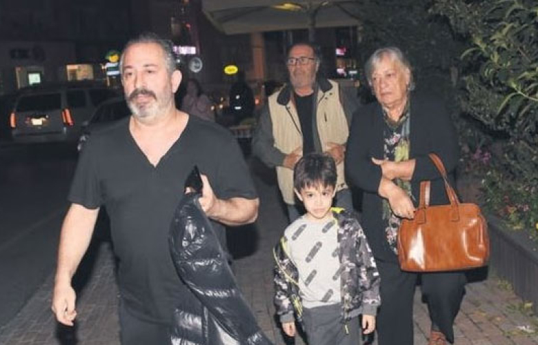 Cem Yılmaz trafikte kural tanımıyor!