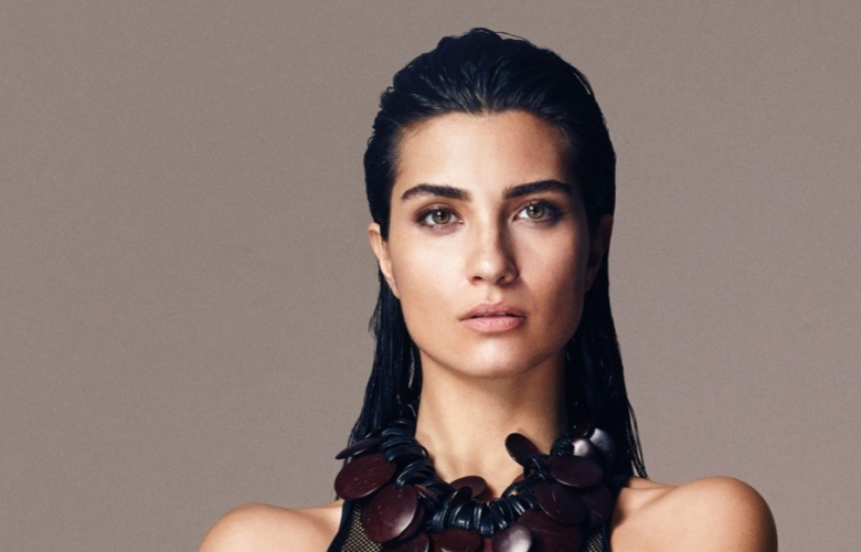 Tuba Büyüküstün yıldızlar partisinde!