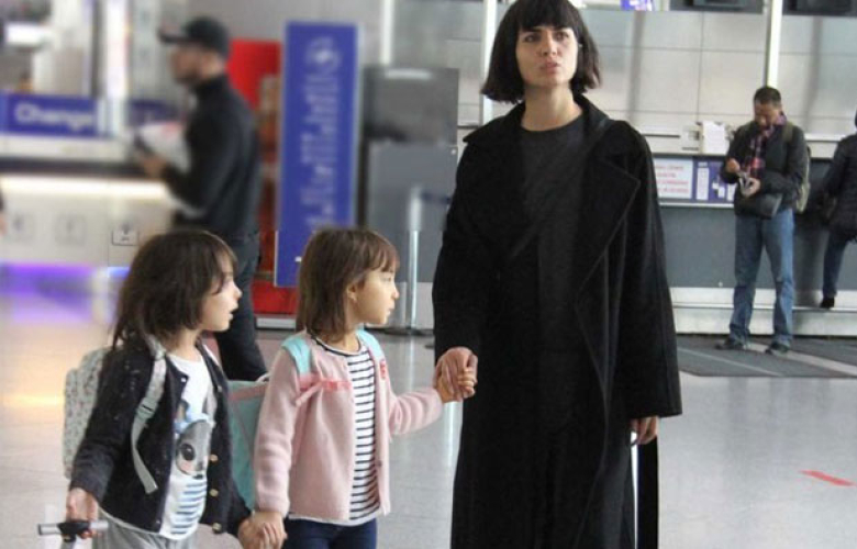 Tuba Büyüküstün kızlarıyla Paris’e uçtu…
