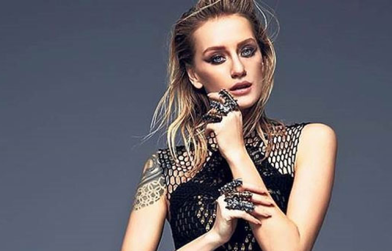 Ünlü mankenden şok paylaşım!