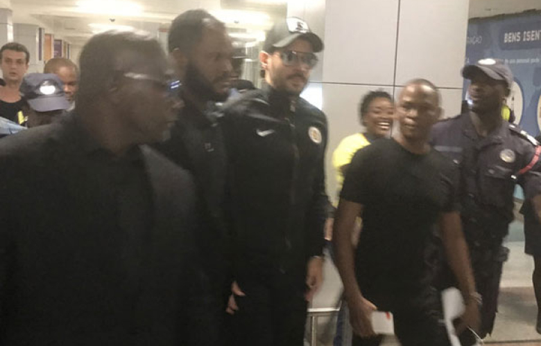 Ünlü oyuncu Tolgahan Sayışman, Afrika'da izdiham yarattı!