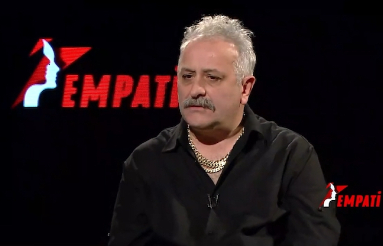  ÜNLÜ YÖNETMEN ONUR ÜNLÜ ALTIN PORTAKALINI SATMIŞ!