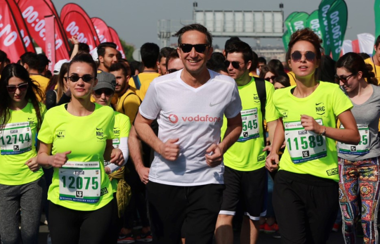 Hande Soral ve Bensu Soral, 12. İstanbul Yarı Maratonu'na katıldı!